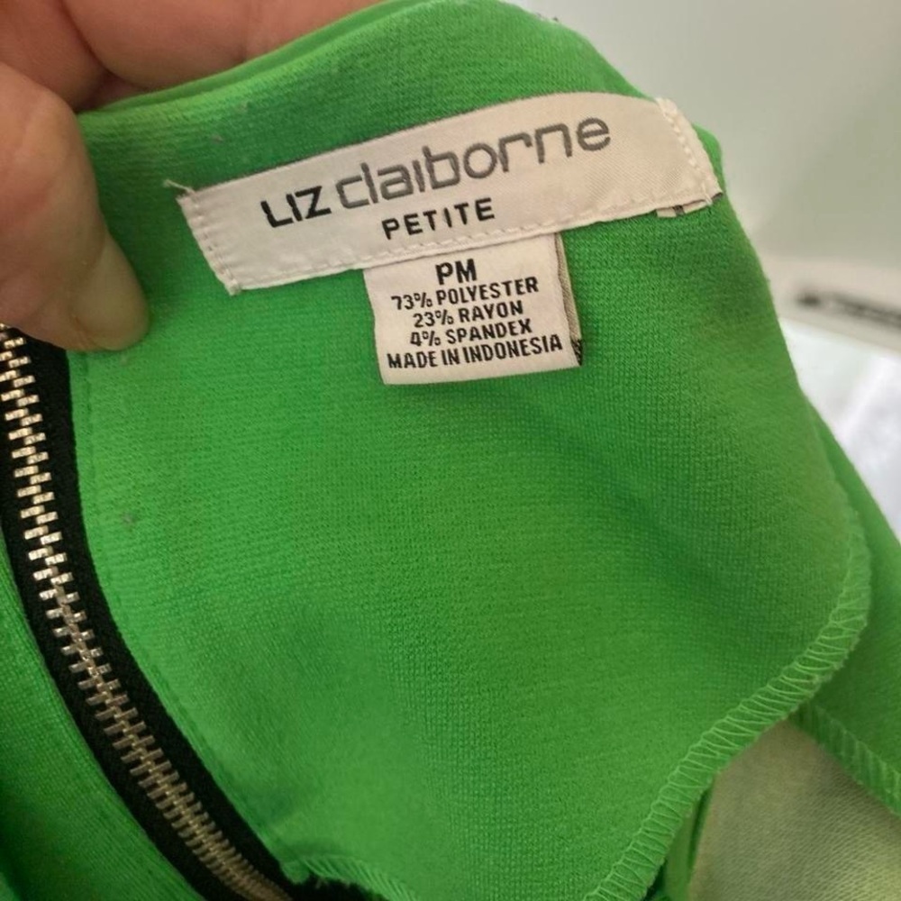 Liz Claiborne Bright Green Petite Top with zipper back M - Picture 3 of 3